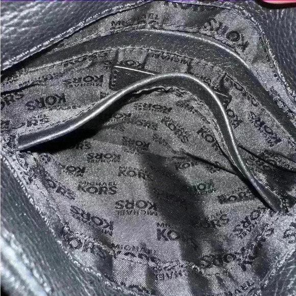 Michael Kors Fulton Leather Crossbody Scarlet Slim Messenger - Picture 3 of 4